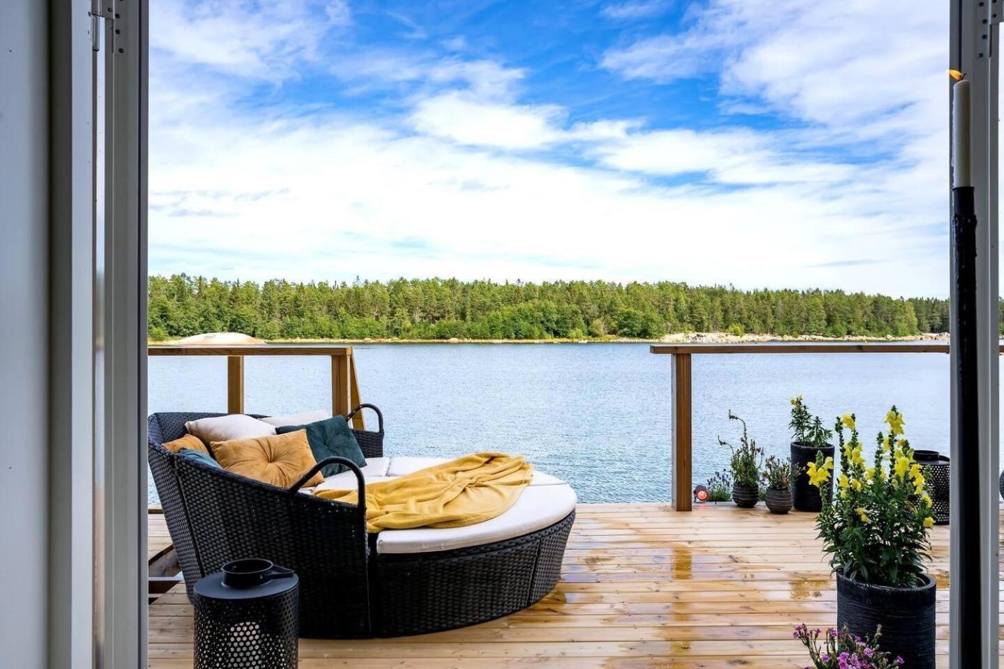 Comfortable Apartment With Private Dock Gnarp Bagian luar foto